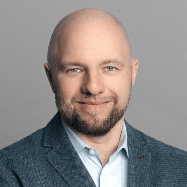 MishaLogvinov_Headshot Misha Logvinov